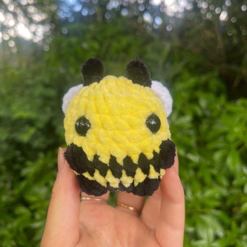 Sitting Bee Plushie